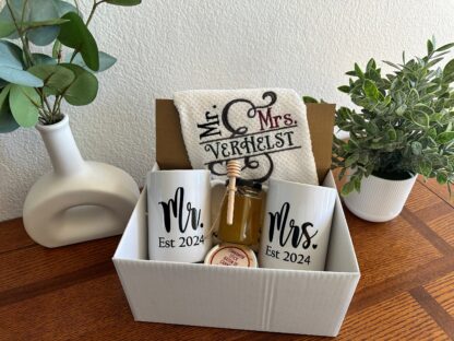 Personalized wedding gift, Mr. & Mrs. mugs, Personalized towel. Wedding Box,  Bride and groom gift, engagement gift