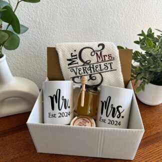 Personalized wedding gift, Mr. & Mrs. mugs, Personalized towel. Wedding Box,  Bride and groom gift, engagement gift